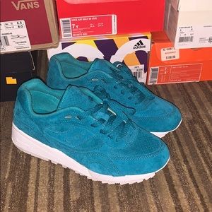 Men’s sz 7 Saucony Sneakers
